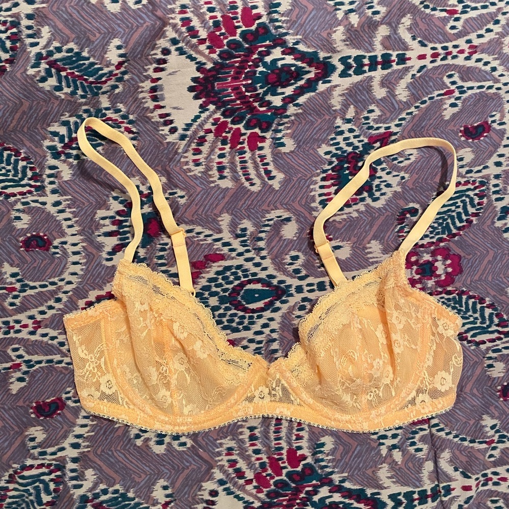 URBAN OUTFITTERS lacy delicate bralette